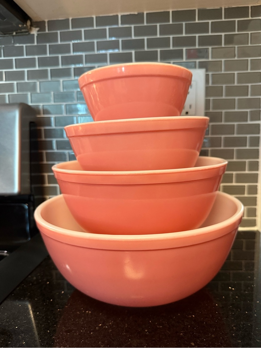 Vintage Pyrex Mixing Bowl full set in Flamingo Pink - near perfect condition